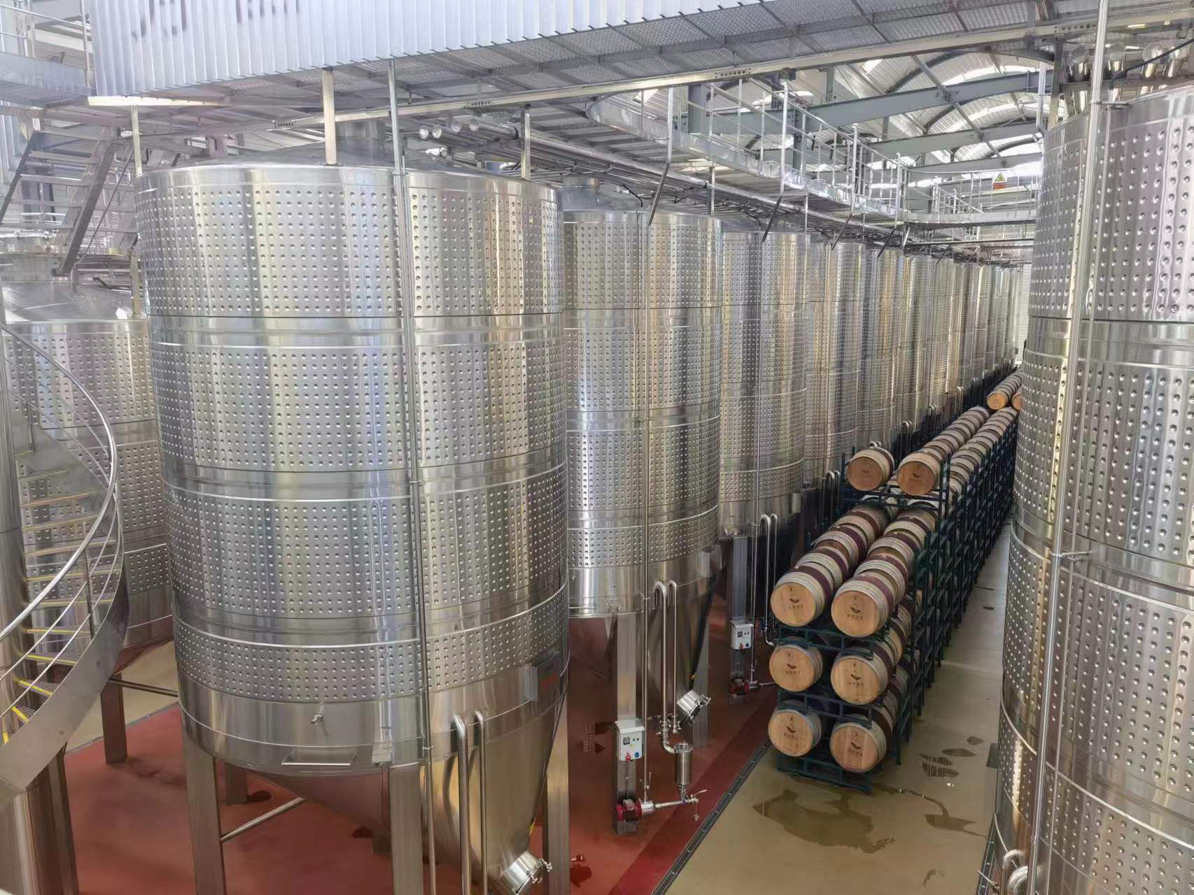 bottom shaped wine tank